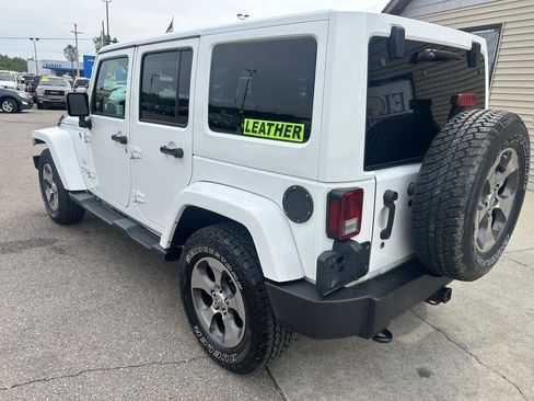 Used 2018 Jeep Wrangler Unlimited Sahara w/ Connectivity Group AWD/4WD image 7