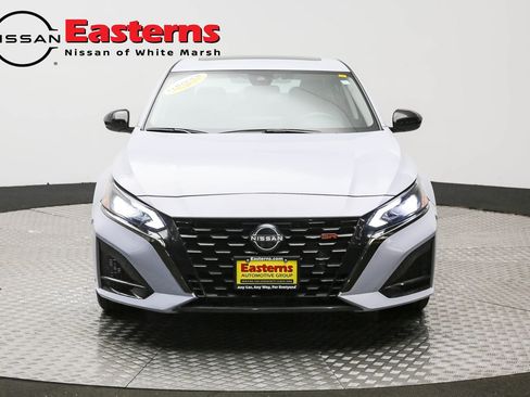 Used 2023 Nissan Altima 2.5 SR w/ SR Premium Package FWD image 2