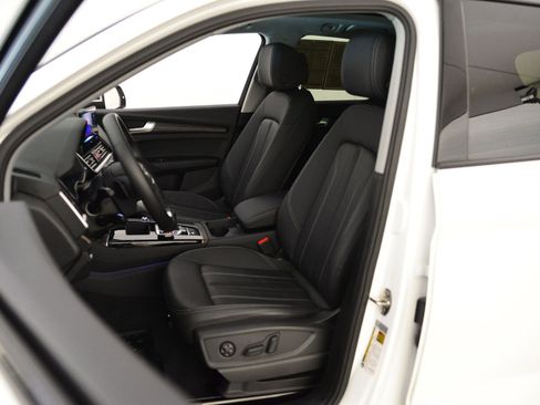 Certified 2025 Audi Q5 Premium w/ Convenience Plus Package image 4