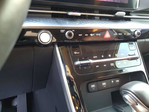 Used 2024 Kia Carnival SX Prestige FWD image 19