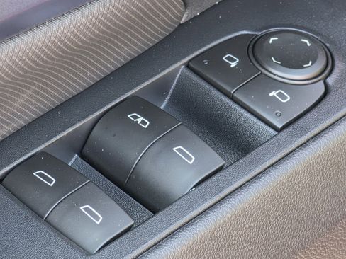 New 2026 Chevrolet Equinox EV LT w/ LPO, Blackout Package image 21