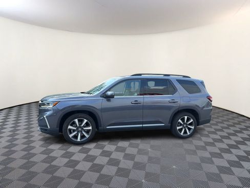 Used 2023 Honda Pilot Touring image 5