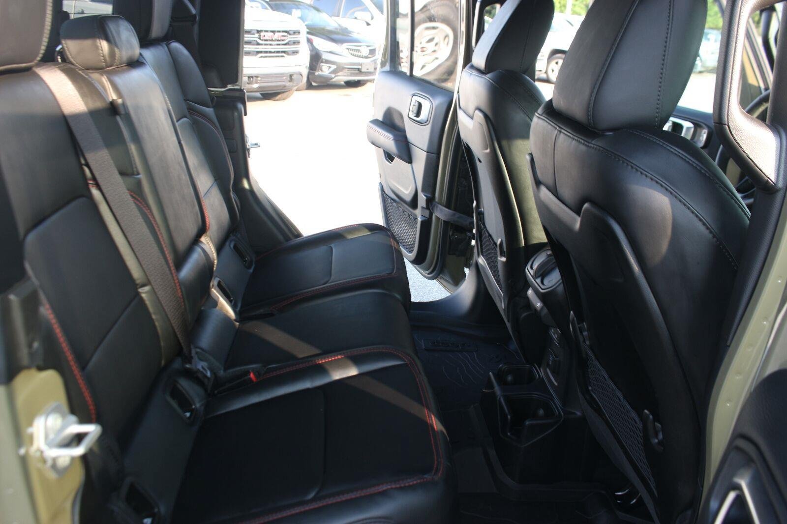 Used 2025 Jeep Gladiator Rubicon w/ Convenience Group AWD/4WD image 36