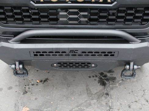 Used 2018 Toyota Tacoma TRD Off-Road image 12