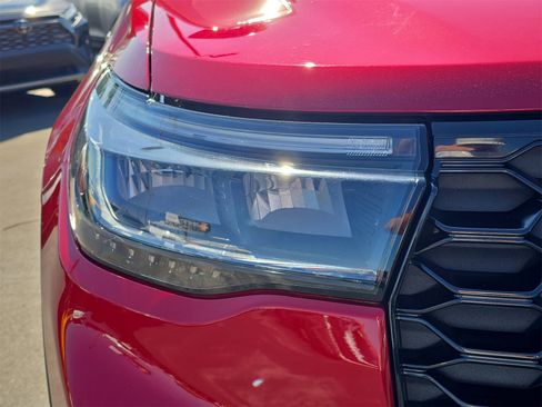 Certified 2025 Ford Explorer ST-Line w/ Premium Package image 6