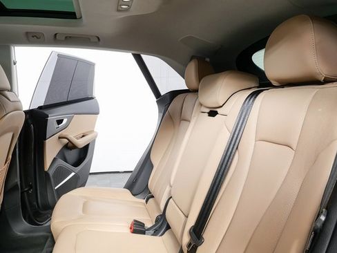 Used 2023 Audi Q8 Prestige w/ Prestige Package image 17