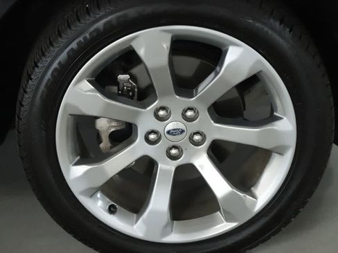 Used 2020 Ford Explorer Platinum w/ Premium Technology Package AWD/4WD image 10