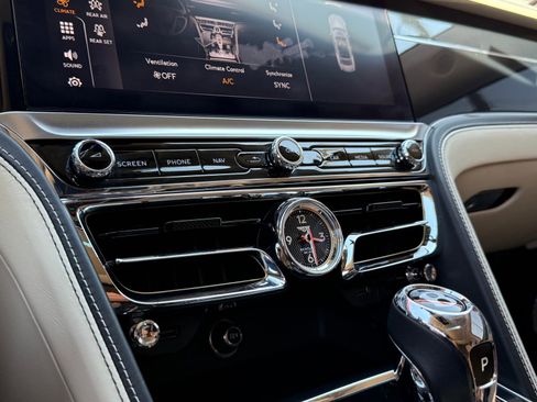 Used 2020 Bentley Flying Spur W12 image 38