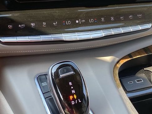 Used 2021 Cadillac Escalade Premium Luxury Platinum AWD/4WD image 33
