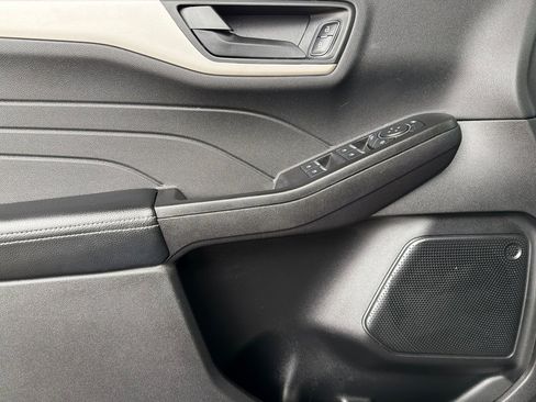 Used 2022 Ford Escape SE image 11