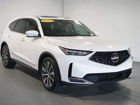 Used 2025 Acura MDX w/ Technology Package image 3