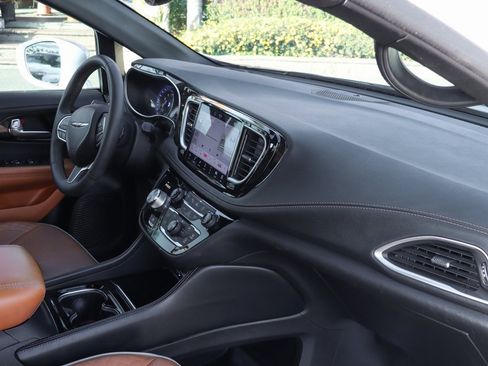 Used 2022 Chrysler Pacifica Pinnacle image 57