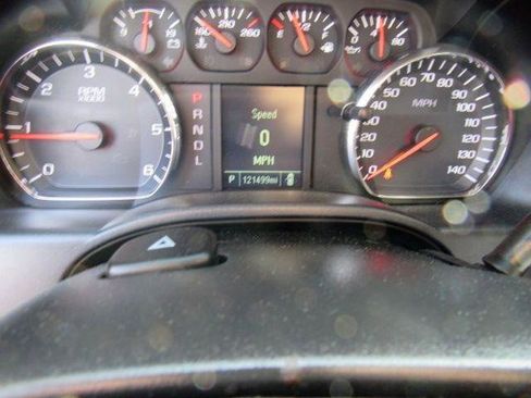 Used 2018 Chevrolet Silverado 1500 Custom w/ Custom Value Package AWD/4WD image 19