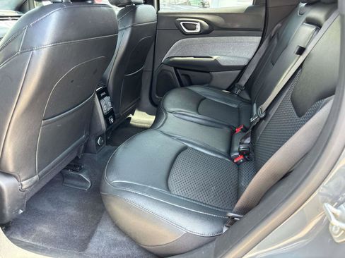 Used 2024 Jeep Compass Latitude AWD/4WD image 7