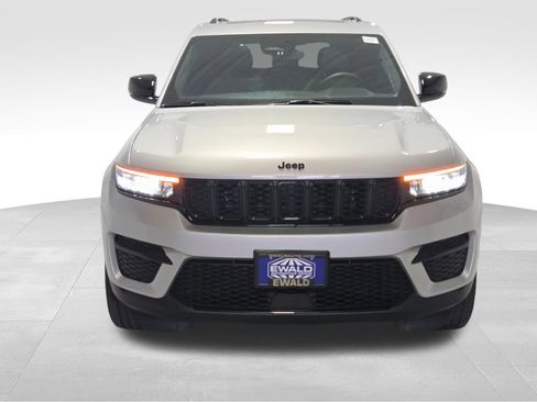 Certified 2023 Jeep Grand Cherokee Altitude AWD/4WD image 22