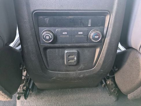 Used 2021 Buick Enclave Essence AWD/4WD image 18