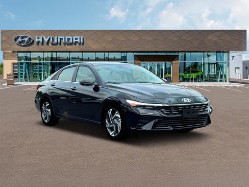 New 2025 Hyundai Elantra Limited w/ Cargo Package FWD image 11