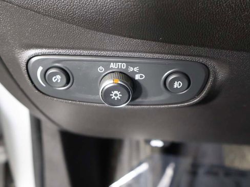 Used 2020 Chevrolet Equinox LT w/ Driver Convenience Package image 32