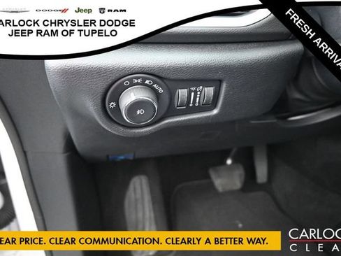 Used 2025 Chrysler Pacifica Select FWD image 17