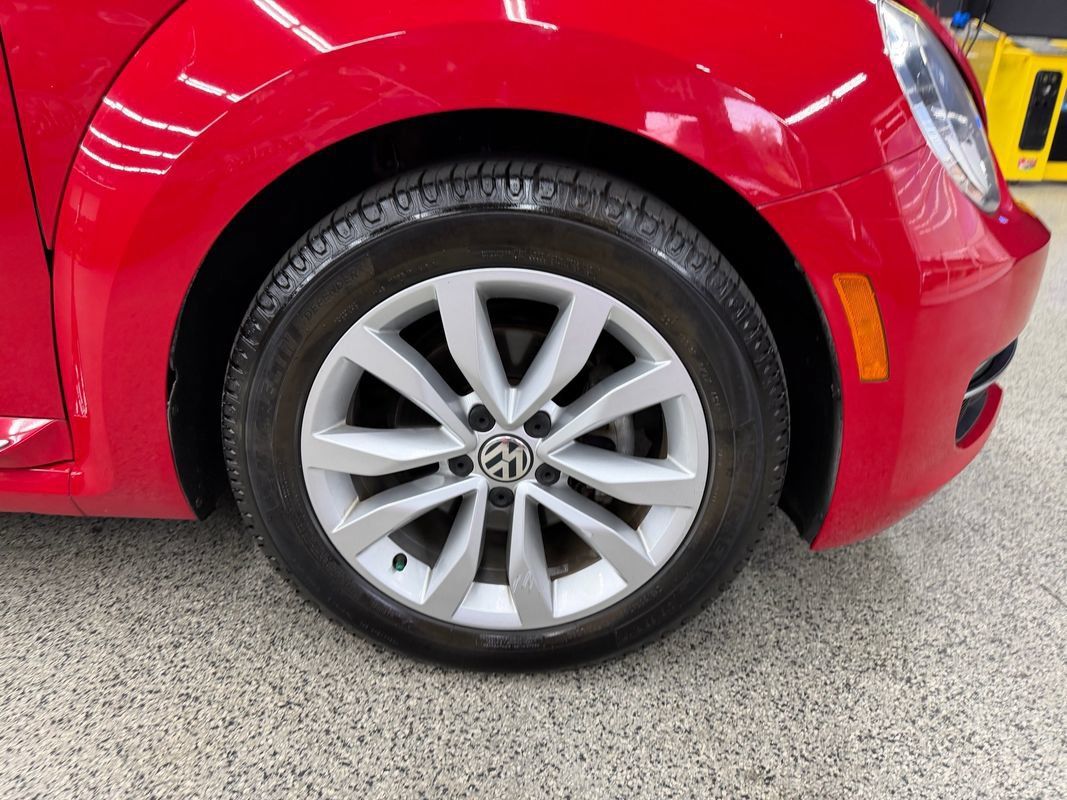 Used 2013 Volkswagen Beetle TDI FWD image 28