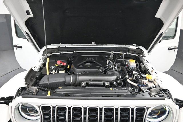Used 2025 Jeep Wrangler Unlimited Sahara AWD/4WD image 22