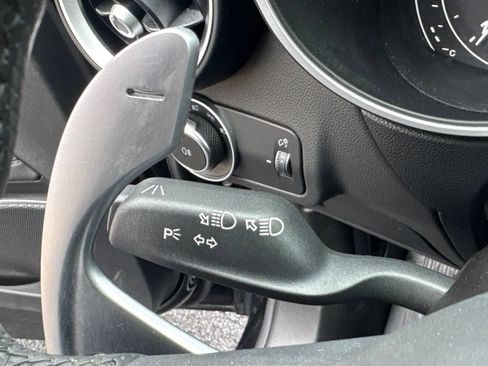 Used 2023 Alfa Romeo Stelvio Veloce AWD/4WD image 38