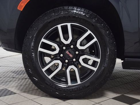 Used 2024 GMC Yukon AT4 w/ AT4 Premium Package AWD/4WD image 30