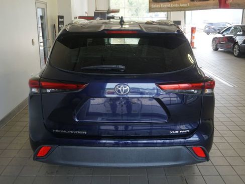 Used 2022 Toyota Highlander XLE AWD/4WD image 16
