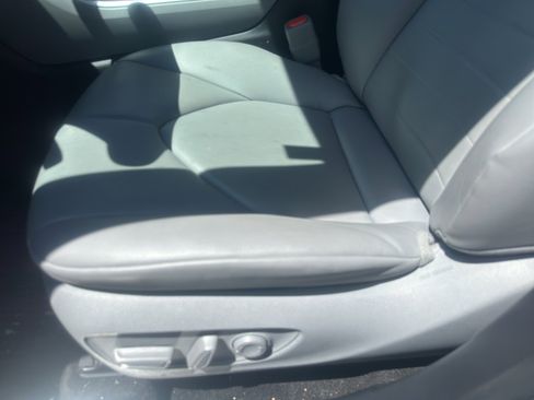 Used 2024 Toyota Highlander XLE AWD/4WD image 7