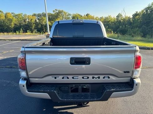 Used 2021 Toyota Tacoma TRD Off-Road w/ Technology Package AWD/4WD image 4