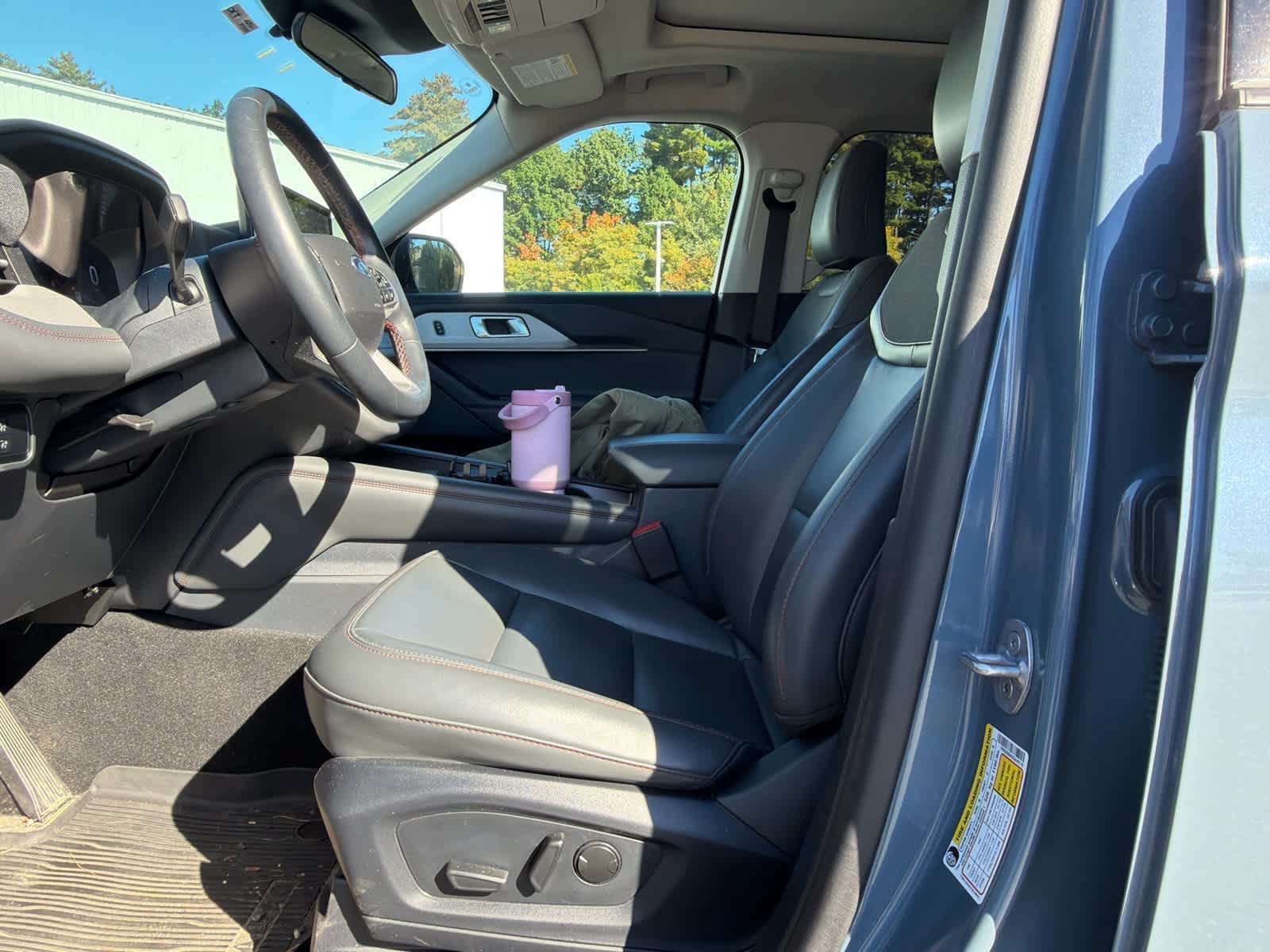 Used 2025 Ford Explorer Active w/ Active Comfort Package AWD/4WD image 4