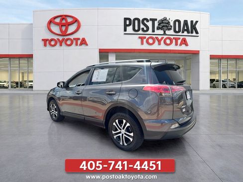 Used 2017 Toyota RAV4 LE FWD image 4