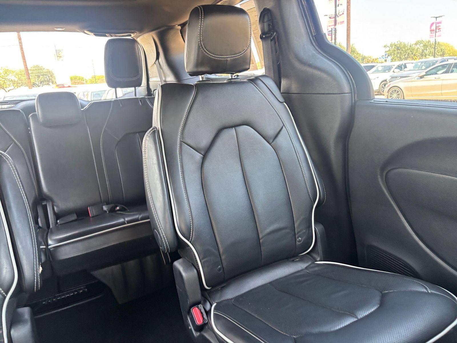 Used 2025 Chrysler Pacifica Limited FWD image 41