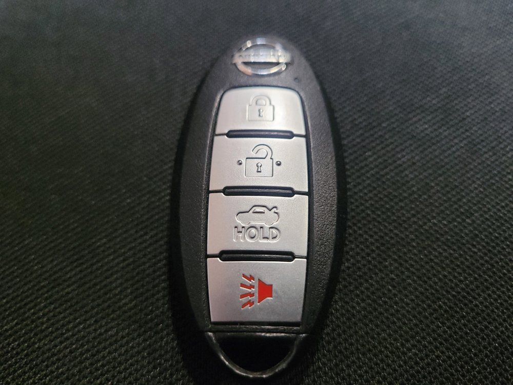 Used 2024 Nissan Versa SR FWD image 32