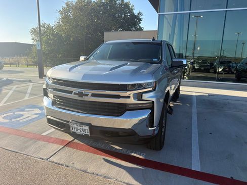 Used 2019 Chevrolet Silverado 1500 LT w/ Texas Edition AWD/4WD image 2