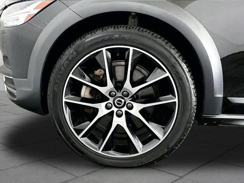 Used 2020 Volvo V90 T6 Cross Country image 11