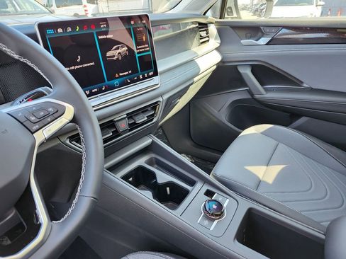 New 2026 Volkswagen Tiguan SE AWD/4WD image 7