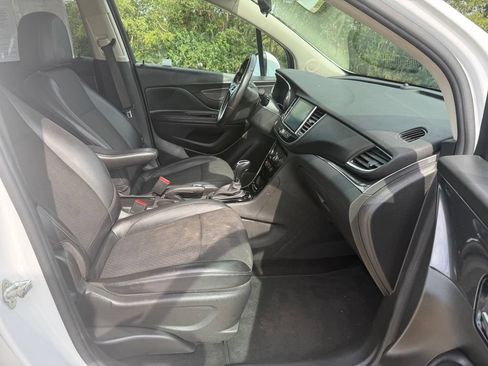 Used 2021 Buick Encore Preferred AWD/4WD image 21
