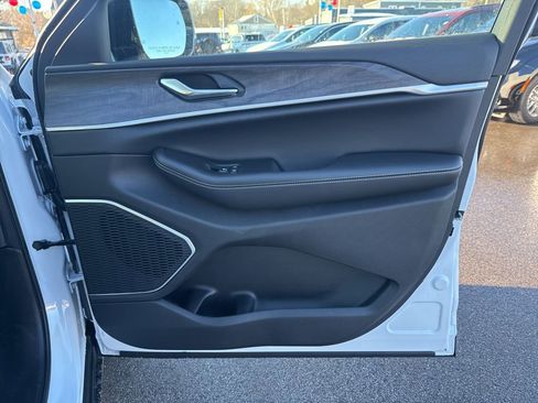 New 2026 Jeep Grand Cherokee L Limited image 32