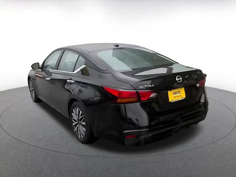 Used 2025 Nissan Altima 2.5 SV FWD image 11