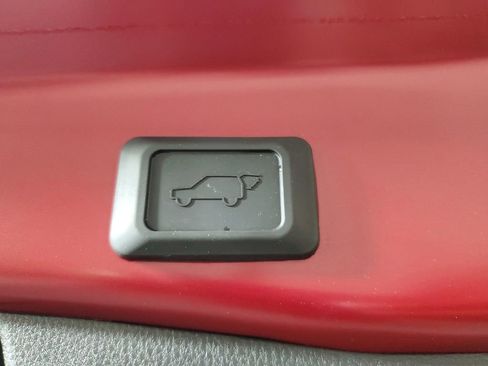 Used 2025 Toyota RAV4 XLE w/ Convenience Package image 10