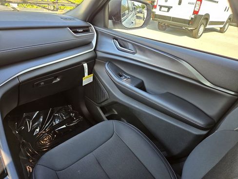 New 2025 Jeep Grand Cherokee Laredo X w/ MOPAR Finishing Package image 18