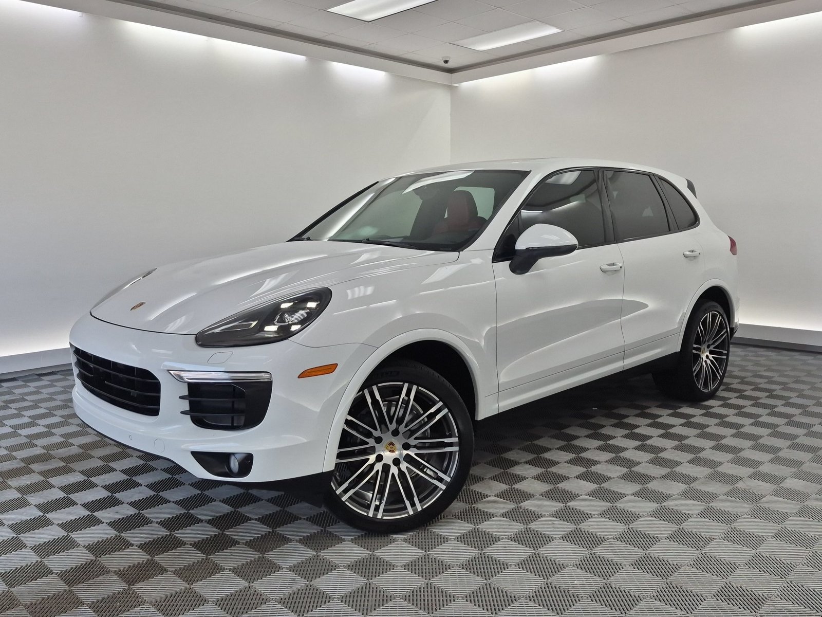 Used 2017 Porsche Cayenne Platinum Edition AWD/4WD image 1