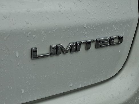 Used 2023 Jeep Compass Limited image 30