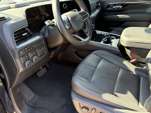 Used 2025 Chevrolet Suburban RST w/ RST Capability Package AWD/4WD image 12