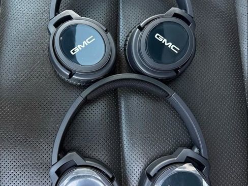 Used 2024 GMC Yukon Denali w/ Denali Reserve Package image 29