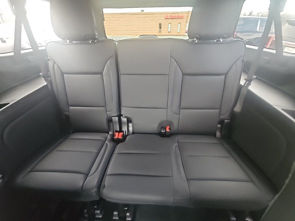 Used 2026 GMC Yukon XL Denali w/ Sun & Power Step Package AWD/4WD image 23
