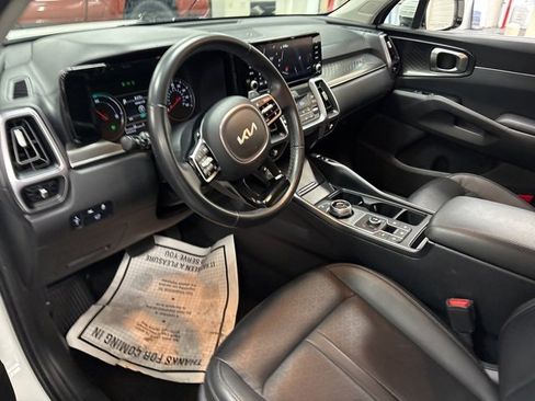 Used 2023 Kia Sorento EX image 17