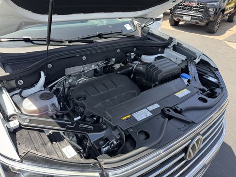Certified 2025 Volkswagen Atlas SE FWD image 38