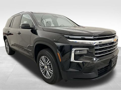 Used 2025 Chevrolet Traverse LT image 8